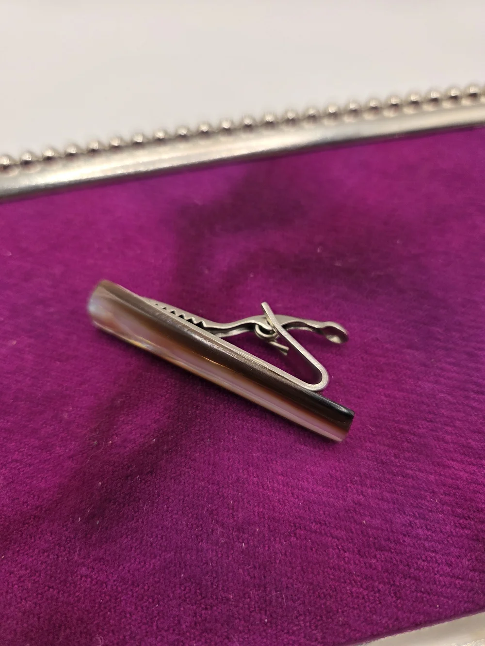 1522. Vintage Mother Of Pearl Tie Clip